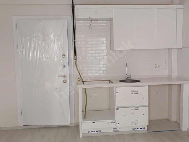 Menemen Uğurmumcuda 1+1 sıfır arakat oturuma hazır