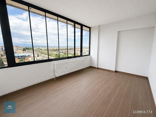 Menemen Ulukent Havuzlu Sitede Geniş 4+1 Teraslı Daire