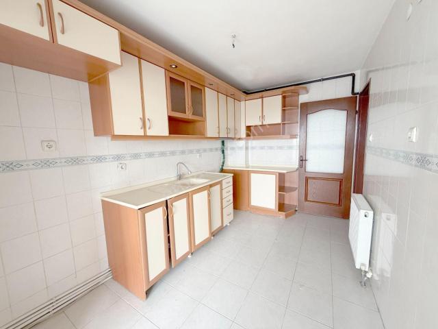 Menemen Ulukoop Evlerinde Kiralık 3+1 Geniş Daire