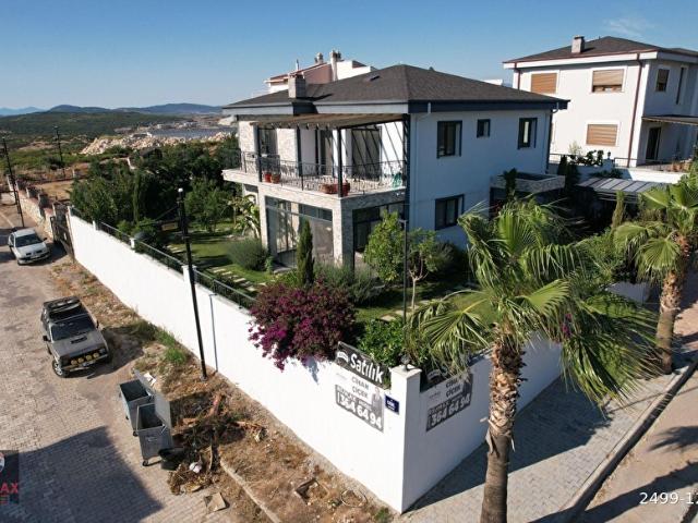 MENEMEN VILLAKENT'TE DEĞERLI KONUMDA 5+1 SATILIK VILLA