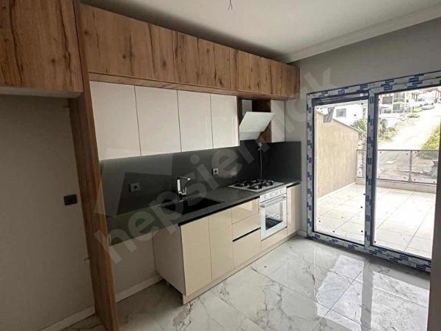 Menemende Satılık 3+1 Teraslı Lüks Kapalı Mutfak Daire