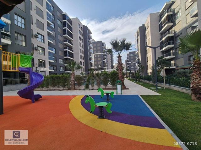 Menemen'de Site İçinde Geniş 3+1 Ara Kat Satılık Boş Köşe Daire