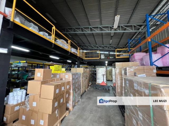 MENGLEMBU 1.5 FACTORY FULLY EXTEND FACING MAIN ROAD PRIME LOCATION FOR