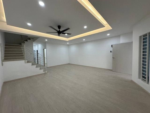 Menglembu 25 Storey Terrace 20x65 Fully Renovated 5R4B Aeon