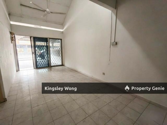 Menglembu Impiana Adril 1.5 Storey Terrace House Good Condition Near Lahat Pengkalan