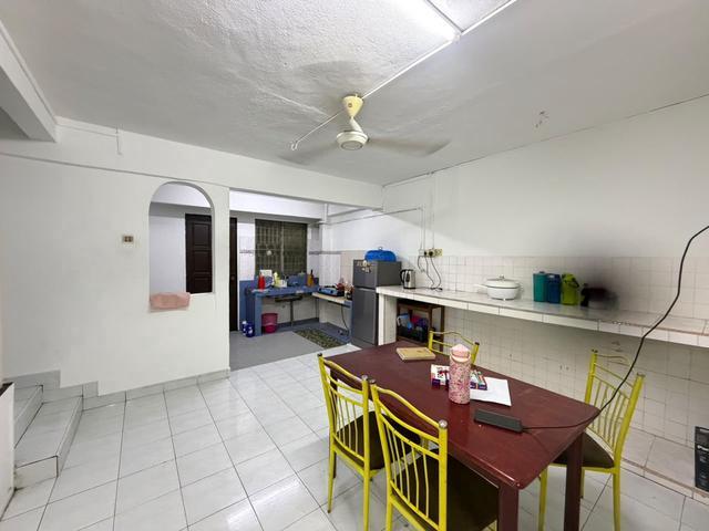 Menjalara 62b 2 Storey Kitchen Table Top Partly Furnished