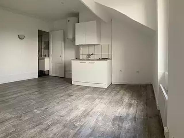 Meaux 77100 Location appartement 1 pièce t1 au dernier étage