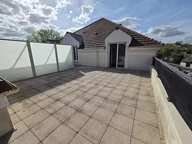 Meaux 77100 Location appartement 1 pièce t1 au dernier étage terrasse