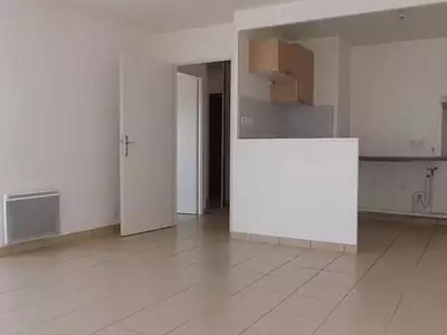 Meaux 77100 Location appartement 2 pièces t2 au dernier étage parking