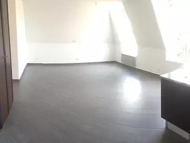 Meaux 77100 Location appartement 3 pièces t3 au dernier étage parking