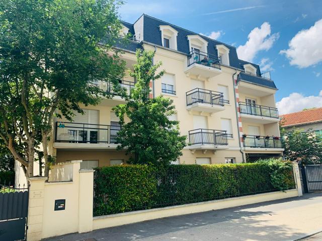MEAUX, appartement trois pièces de 57 m² environ