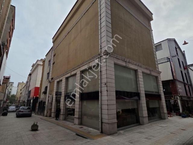 Mecidiye De 700 M² Kiralık Dükkan Magaza