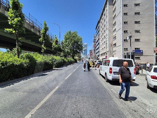 Mecidiyeköy Merkezi Konumda 580m2 Dükkan Mağaza