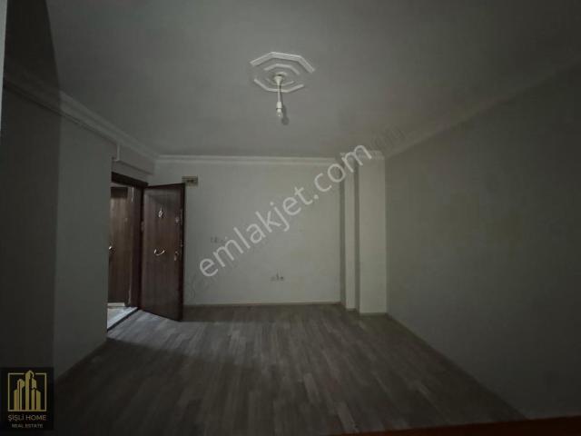 Mecidiyeköy'de 1+1 Boş Kiralık Daire