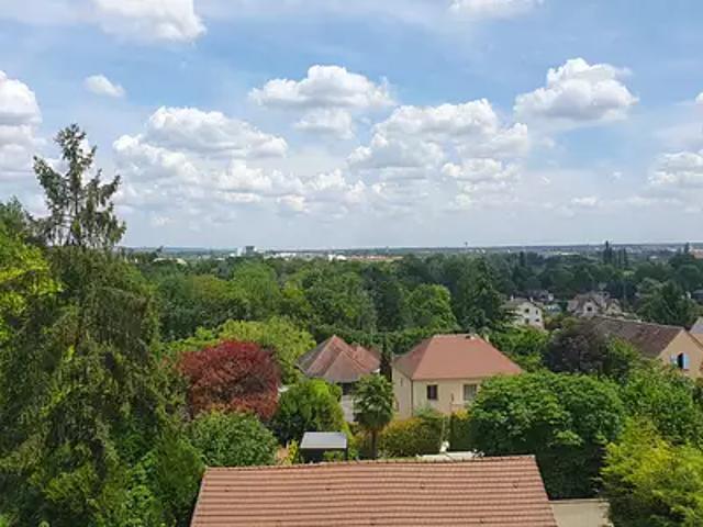 Médan 78670 Location appartement 1 pièce t1 au dernier étage parking