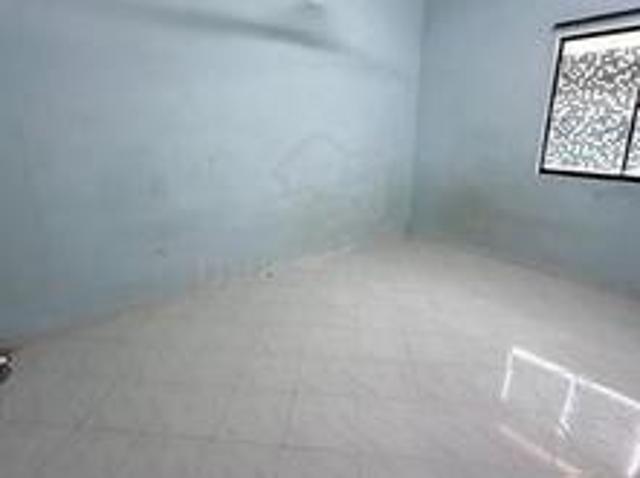 Medan angsana 2 a walk up flat farlim