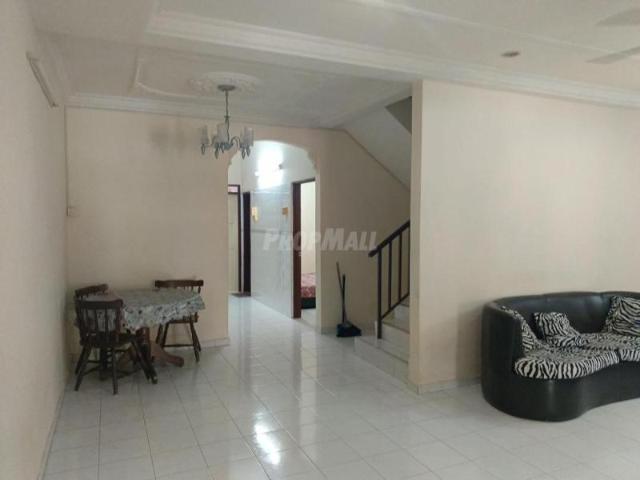 MEDAN PENGKALAN RIA DOUBLE STOREY TERRACE HOUSE FOR RENT