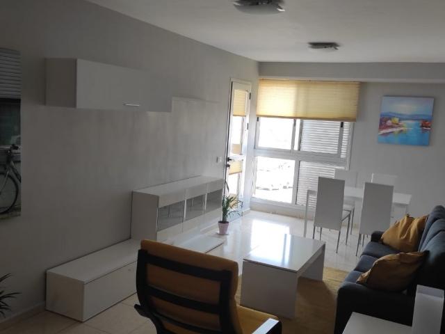 Médano Centro. Piso 2 habitaciones a 200 metros mar