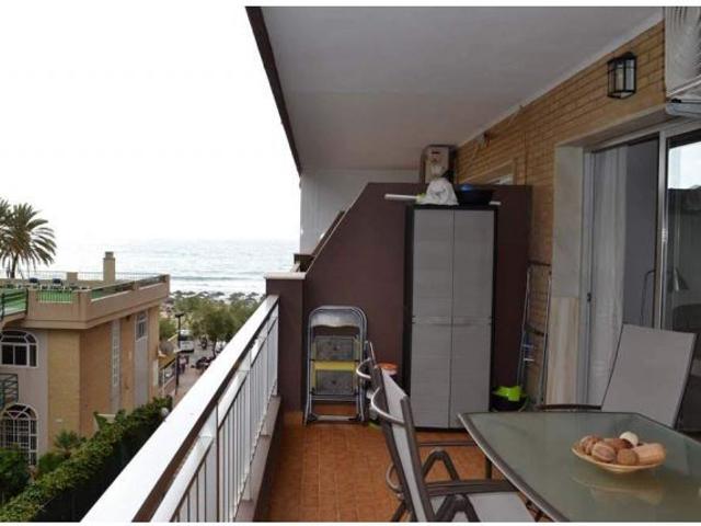 MEDIA TEMPORADA. SE ALQUILA DEL 2.4.25 30.6.25 MAGNIFICO APARTAMENTO CON VISTAS AL MAR EN 1 LINEA