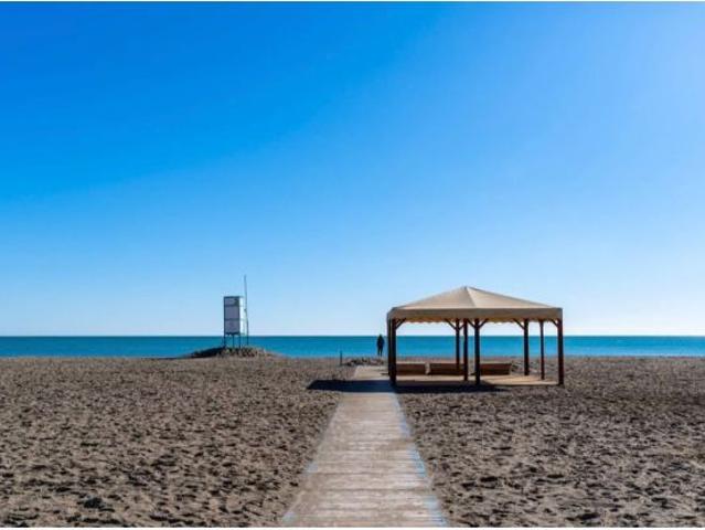 Media Temporada. Se alquila desde 1.9.26 30.6.27 magnifico apartamento con vistas al mar en Playa