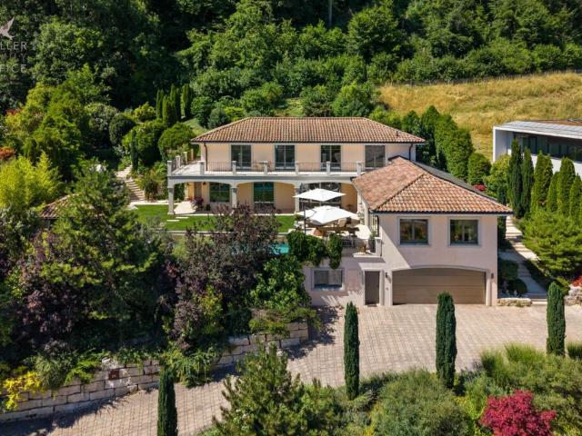 Mediterrane Luxusvilla mit Naturpool und traumhaftem Gartenparadies