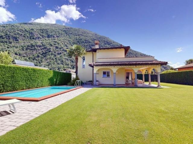 Mediterranes Wohngefühl mit Stil und Privatsphäre Ihre Villa nahe der Maggia