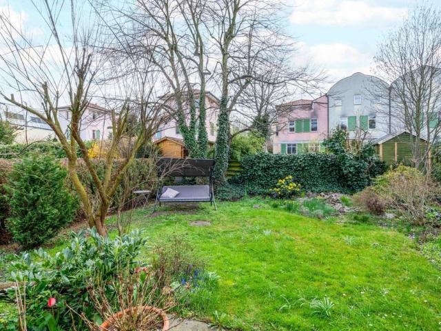 Mediterranes Wohngefühl nördlich vom Schloss Schönhausen: 5 Zimmer, Garten, Dachterrasse und EBK
