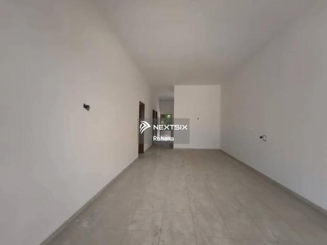 Medium floor Facing Swimming Pool