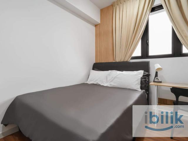 Medium room with private bathroom