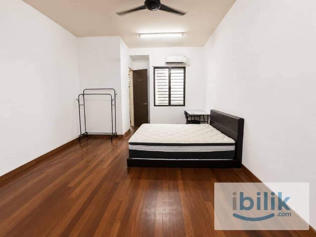 Medium Room with Private Bathroom @ Alam Impian | 5–8 mins to AEON BiG Seksyen 23 ️