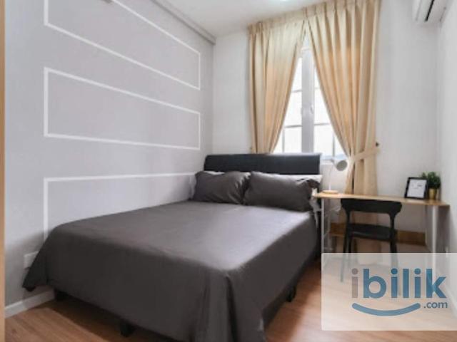 Medium room with queen bed