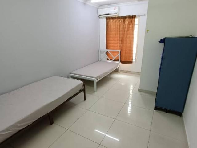 MEDIUM ROOM AT TAMAN FADASON VILLA NEAR TO MRT KEPONG, KWSP KEPONG, GROCERY