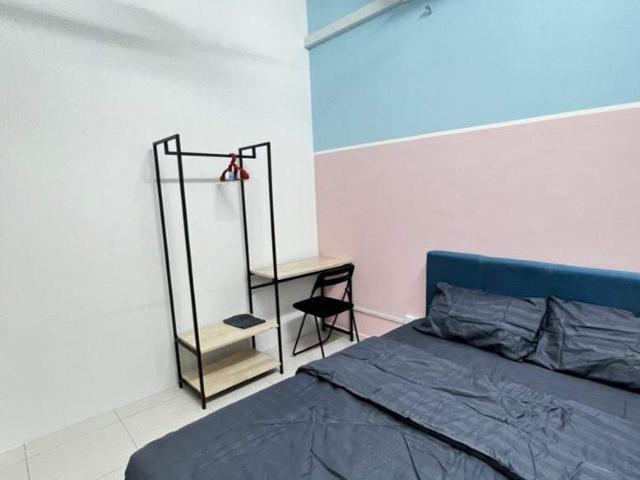Medium Room at Larkin, JB!