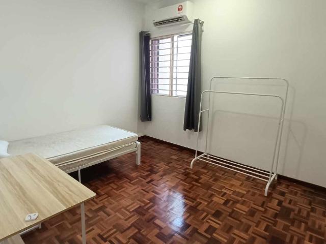 Medium room at Setia Impian near to Setia city mall, 99 speedmart,restaurant, jaya grocer, setia eco ardences, t