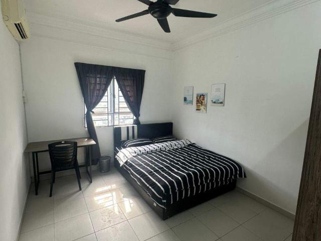 Medium Room at Suria Jelatek Ampang Hilir 5mins walk to LRT Jelatek