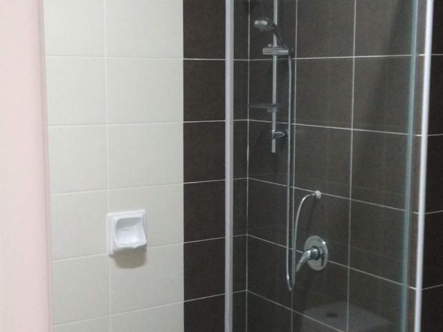 Medium room attach private toilet, kota kemuning