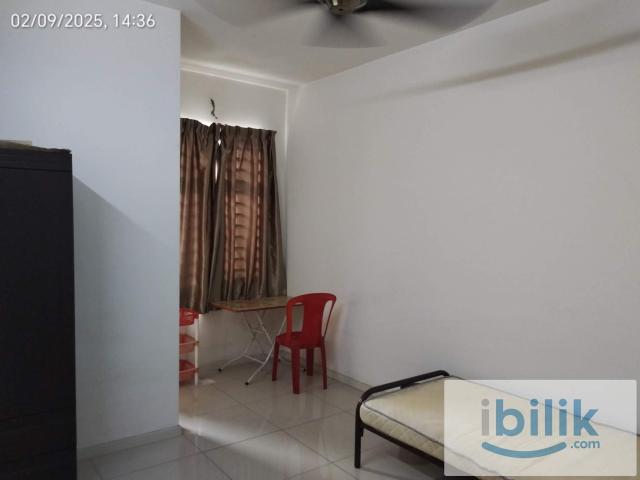 MEDIUM ROOM ATTACH PRIVATE TOILET,NON SHARING,KOTA KEMUNING 24HOURS/7DAYS SECURITY GATED GUARDED RESIDENCES