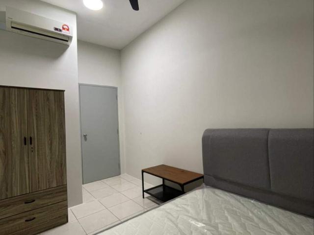 Medium room @ bukit jalil — near lrt!