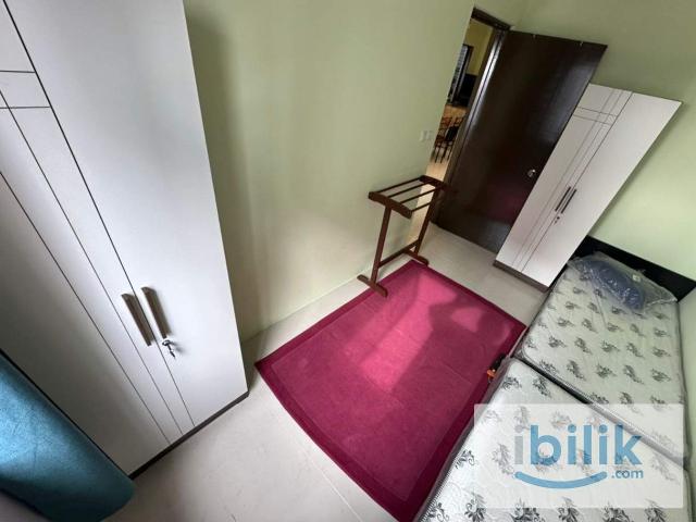 Medium Room for 2 pax female Malay Walk to LRT Sri Rampai