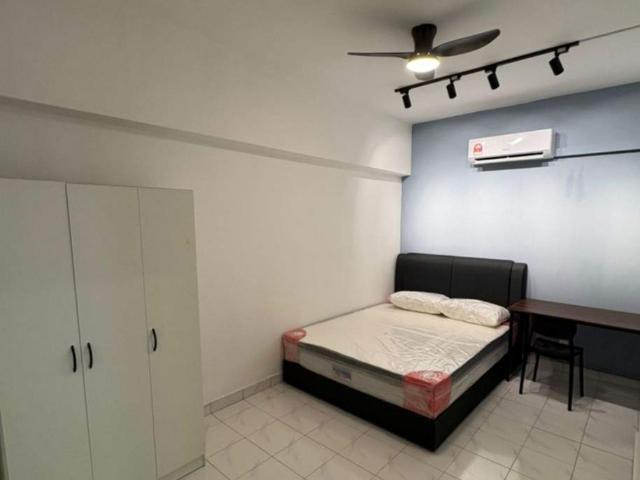 Medium Room for Female near Kelana Jaya Line LRT