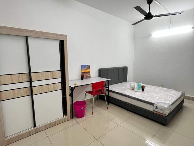 Medium Room For Female Unit Kota Damansara