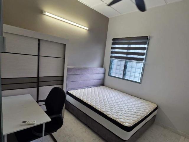 Medium Room For Rent At Botanic KlangNearbyGM Klang,The Landmark,Aeon Mall Klang,Lotus Klang,Urgent Move In