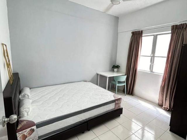 Medium Room for Rent at Residensi Laguna Condominium Bandar Sunway