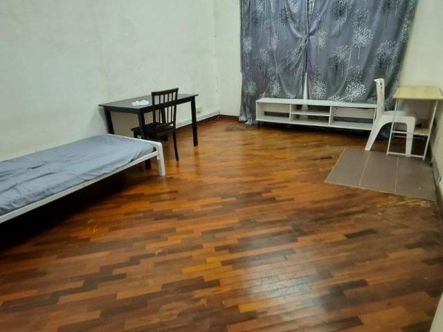 Medium Room For Rent @ Bandar Puteri Puchong | Near IOI Mall Puchong