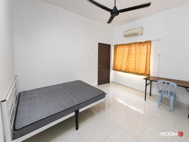 Medium Room For Rent @ Shah Alam | Near Plaza Sri Muda ️ | Aircond + Free WiFi