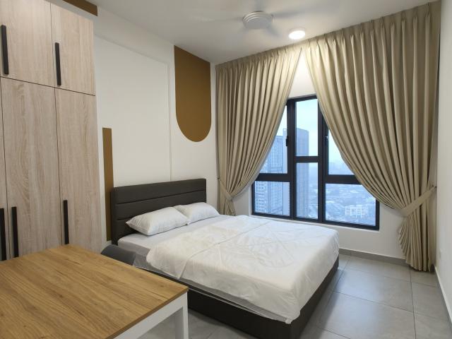 Medium room fully furnished available now