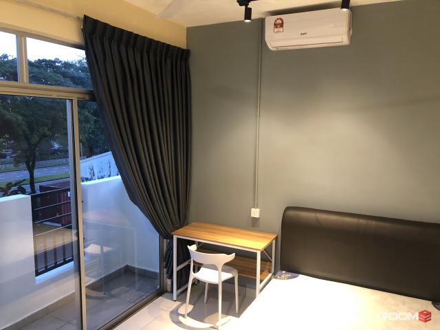 ⭐️Medium Room Fully Furnished @ SUBANG 2 Landed,5 mins to Help Uni, Special Promotion, New Aircond Wardrobe Table Chair
