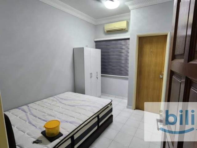 Medium room landed house
