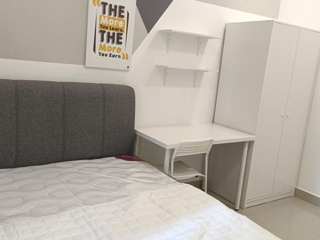 Medium Room @ Lavile KL RM300 Booking Fees, Close to Sunway Velocity and LRT!
