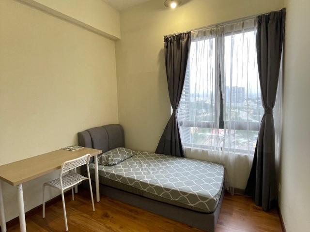 Medium Room @ Petalz_5 mins to KTM & BUS STOP